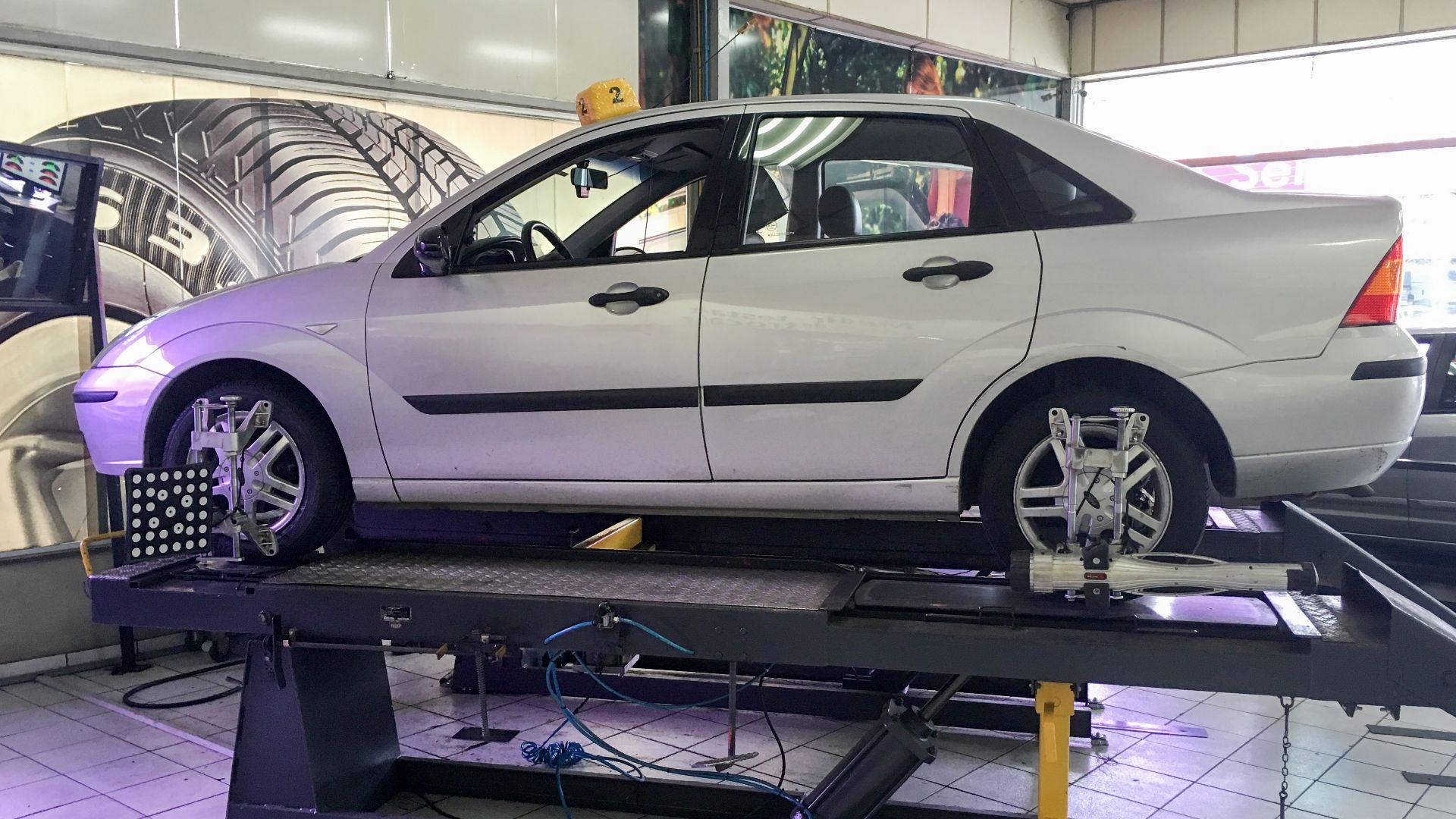 File:Wheel alignment on a Ford Focus 3.jpg