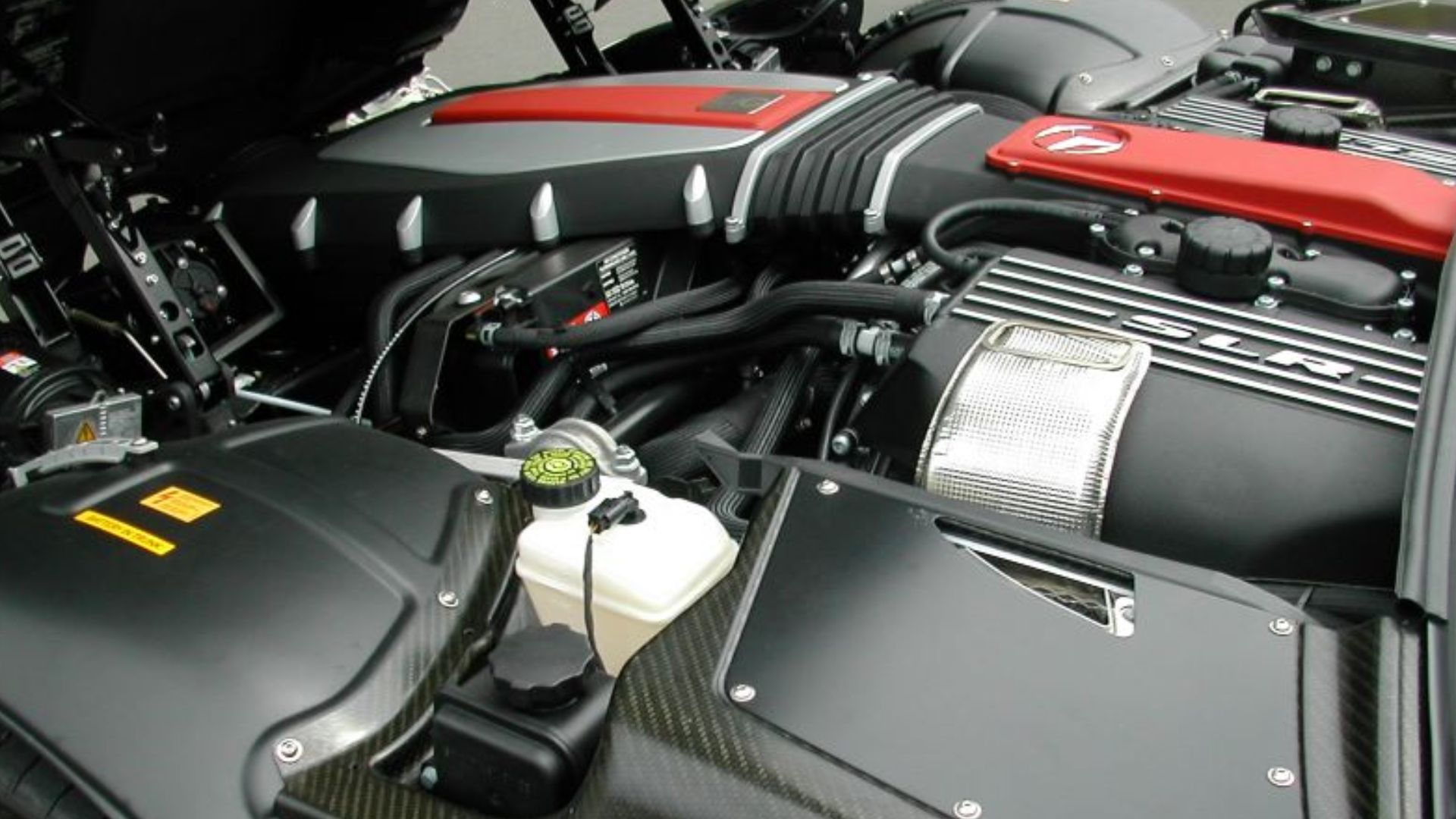 File:Mercedes-Benz SLR McLaren engine.jpg