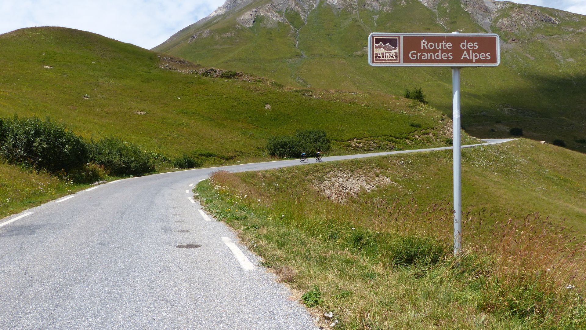 File:Panneau Route des Grandes Alpes au col du Lautaret 02.jpg