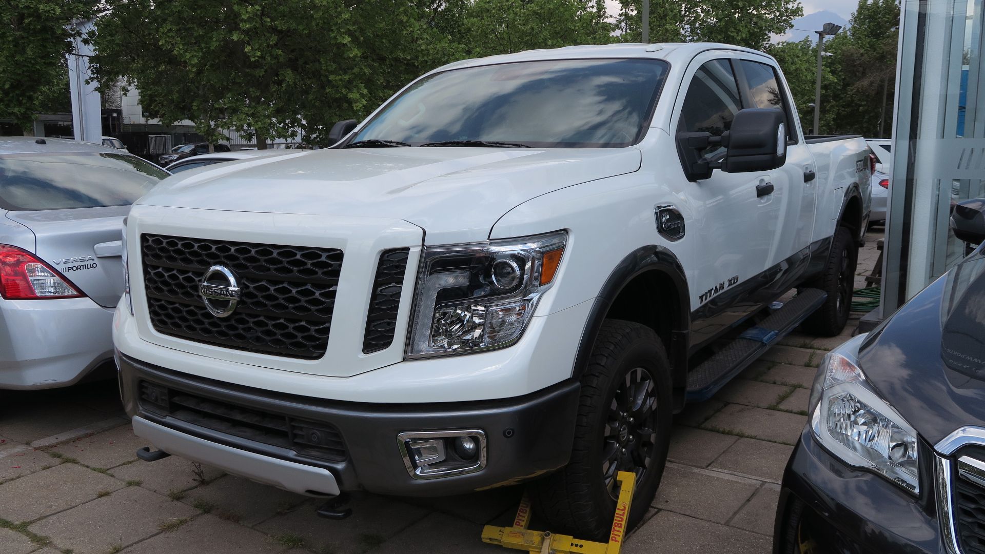 File:Nissan Titan XD Pro-4X 2017 (37947434802).jpg