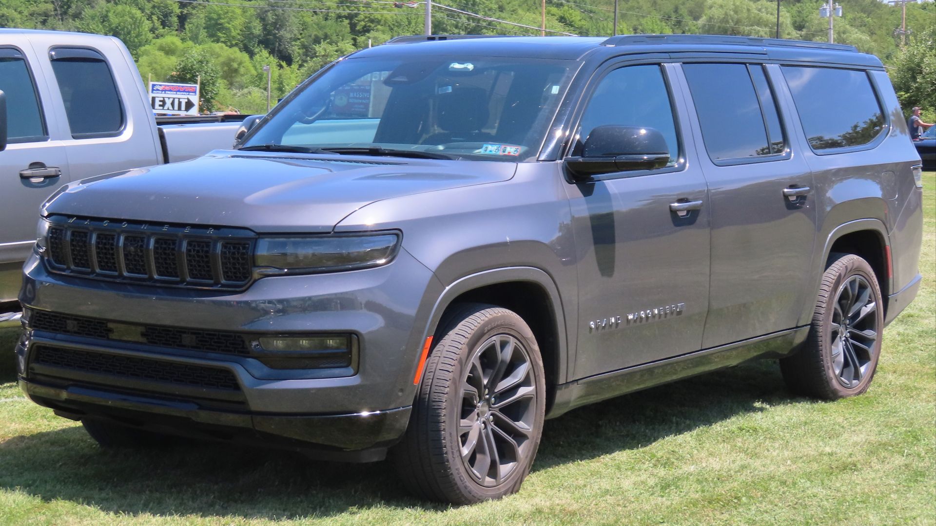 File:2024 Jeep Grand Wagoneer L Obsidian, front left, 07-20-2024.jpg