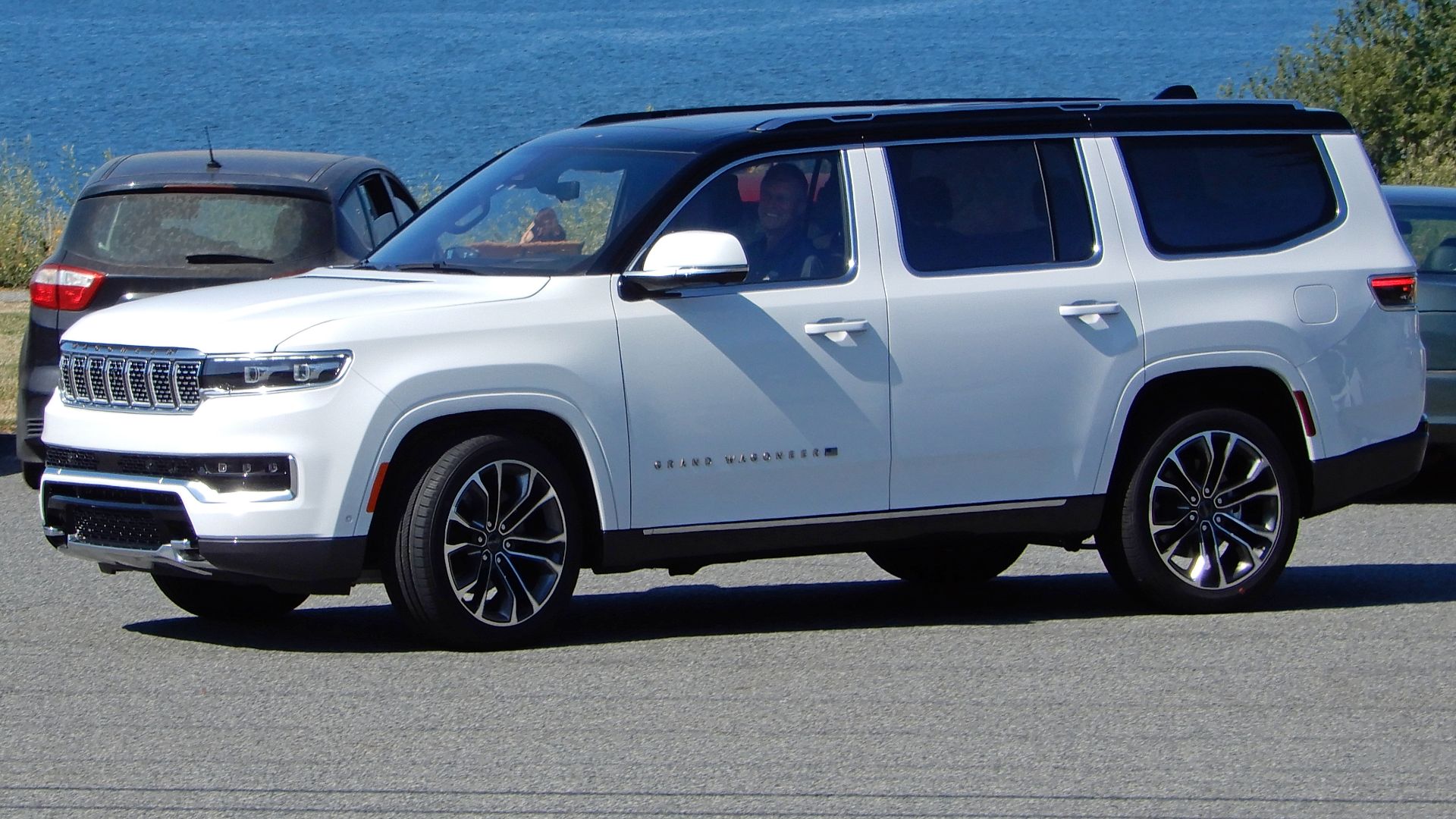 File:2022 Jeep Grand Wagoneer (United States) front view.jpg