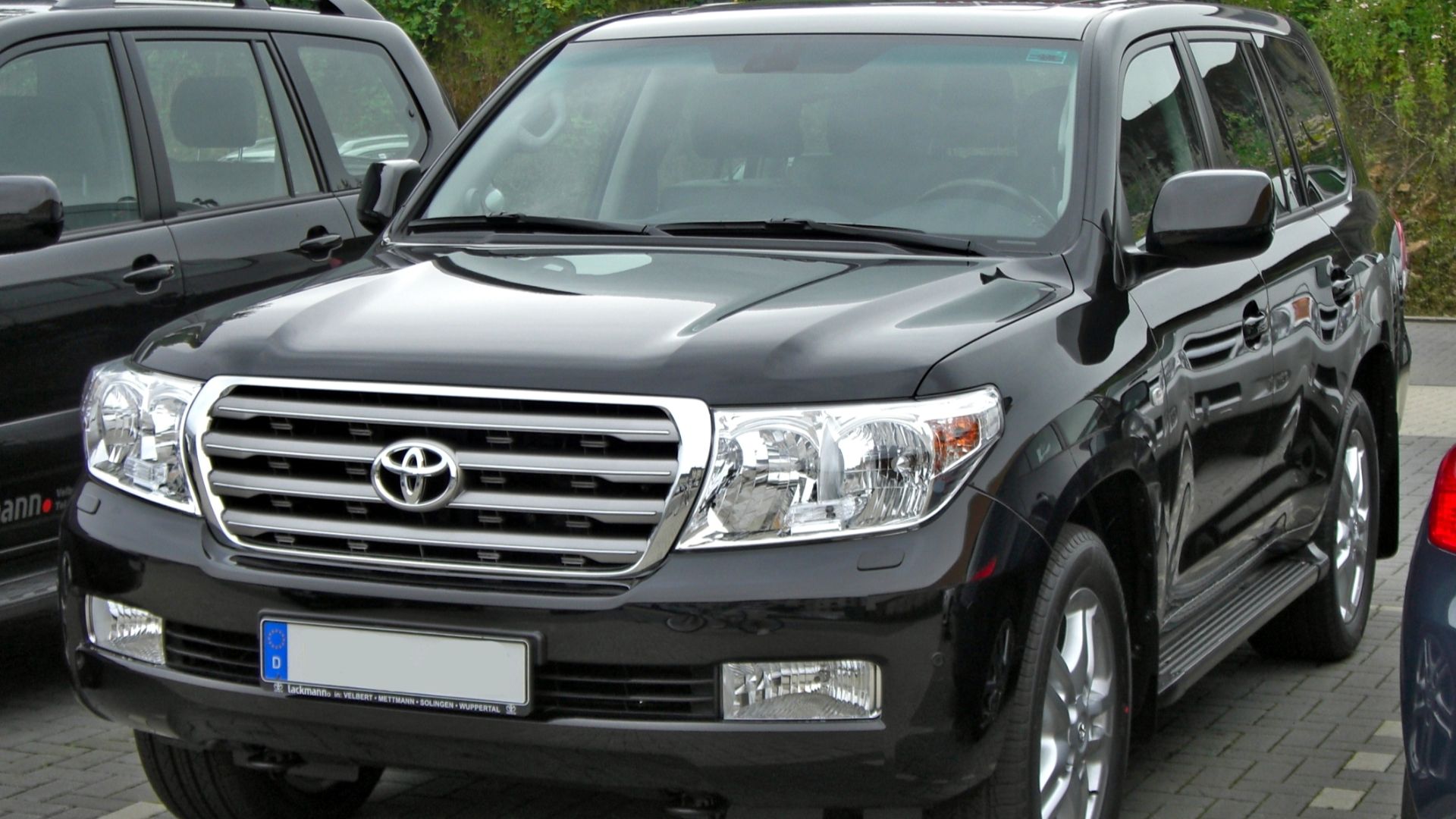 File:Toyota Land Cruiser V8 front.JPG