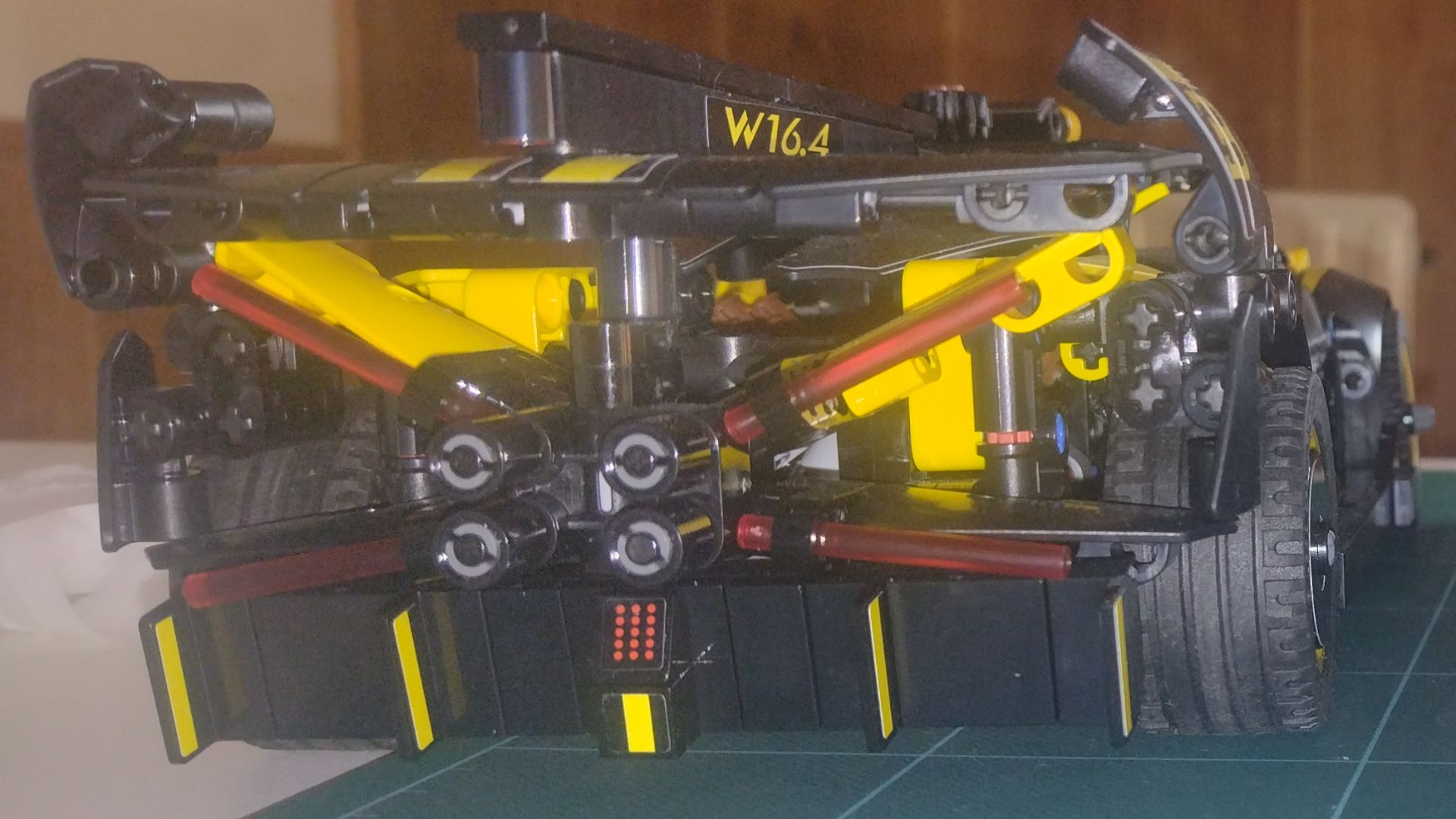 File:Bugatti Bolide & Koenigsegg Jesko Absolut Lego Technic (2).jpg