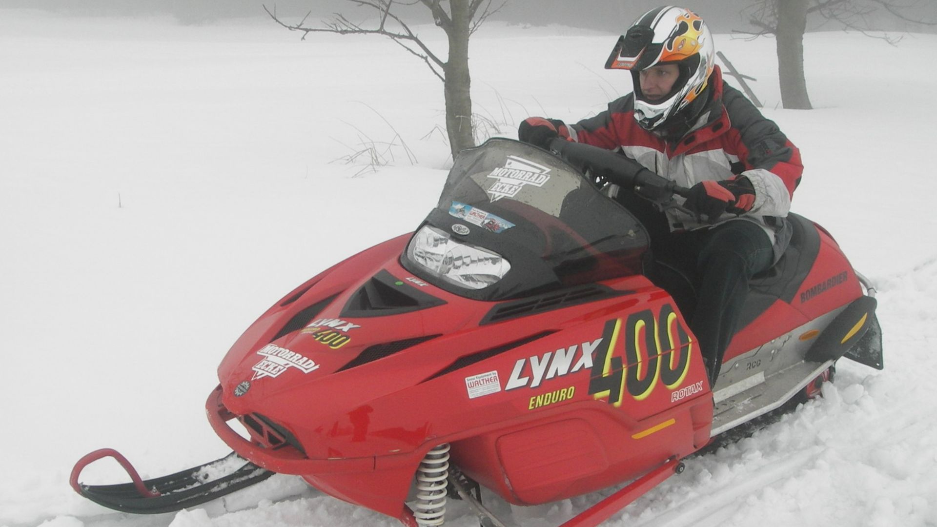 File:Snowmobile Lynx Enduro 400.jpg