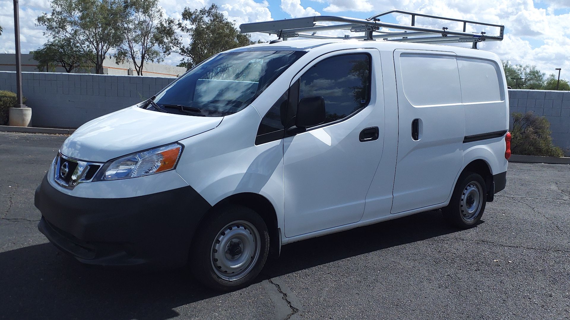 File:21 Nissan NV200 S.jpg