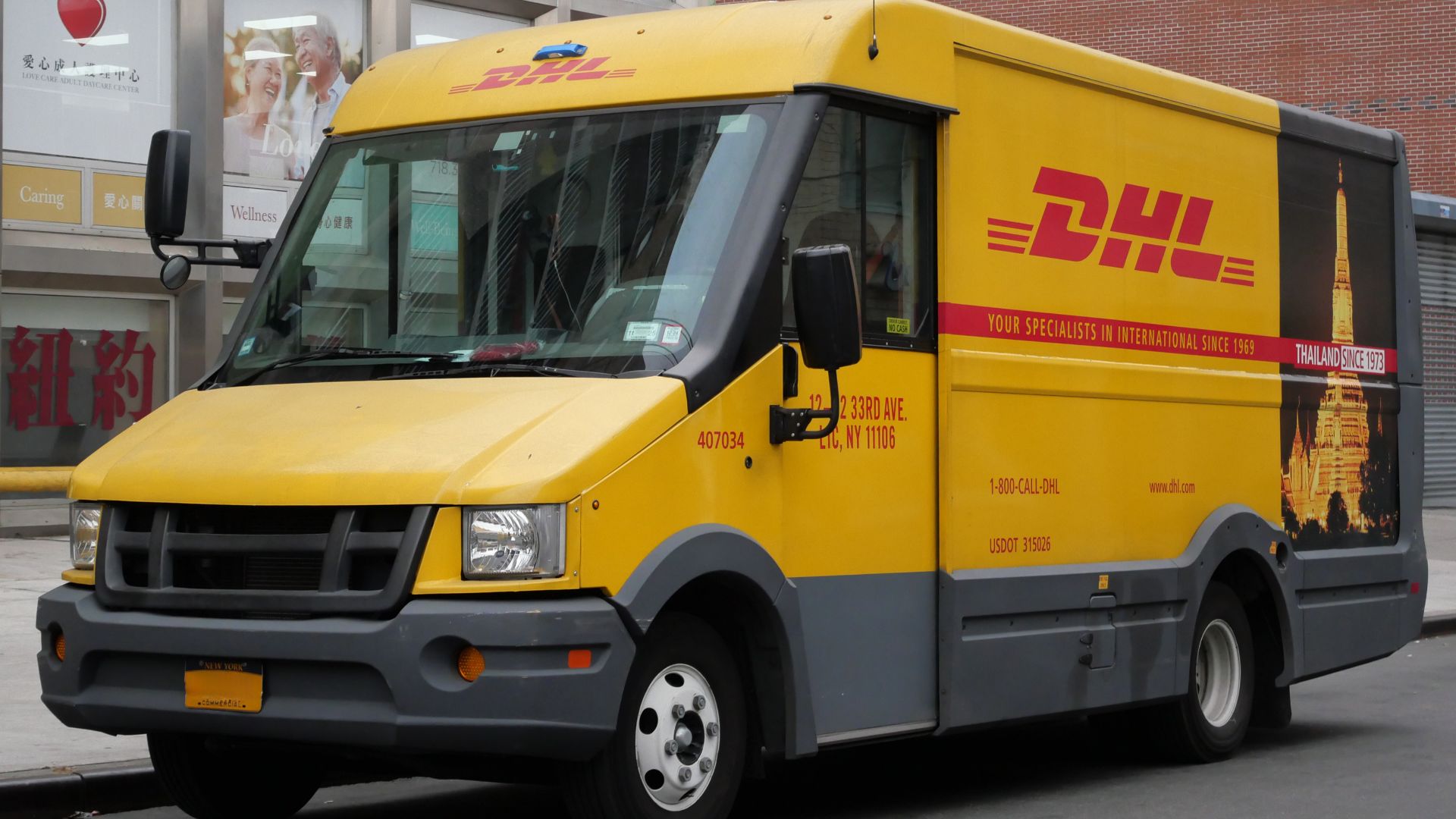 File:2017 Isuzu Reach (Utilimaster) step van, front 11.29.24.jpg