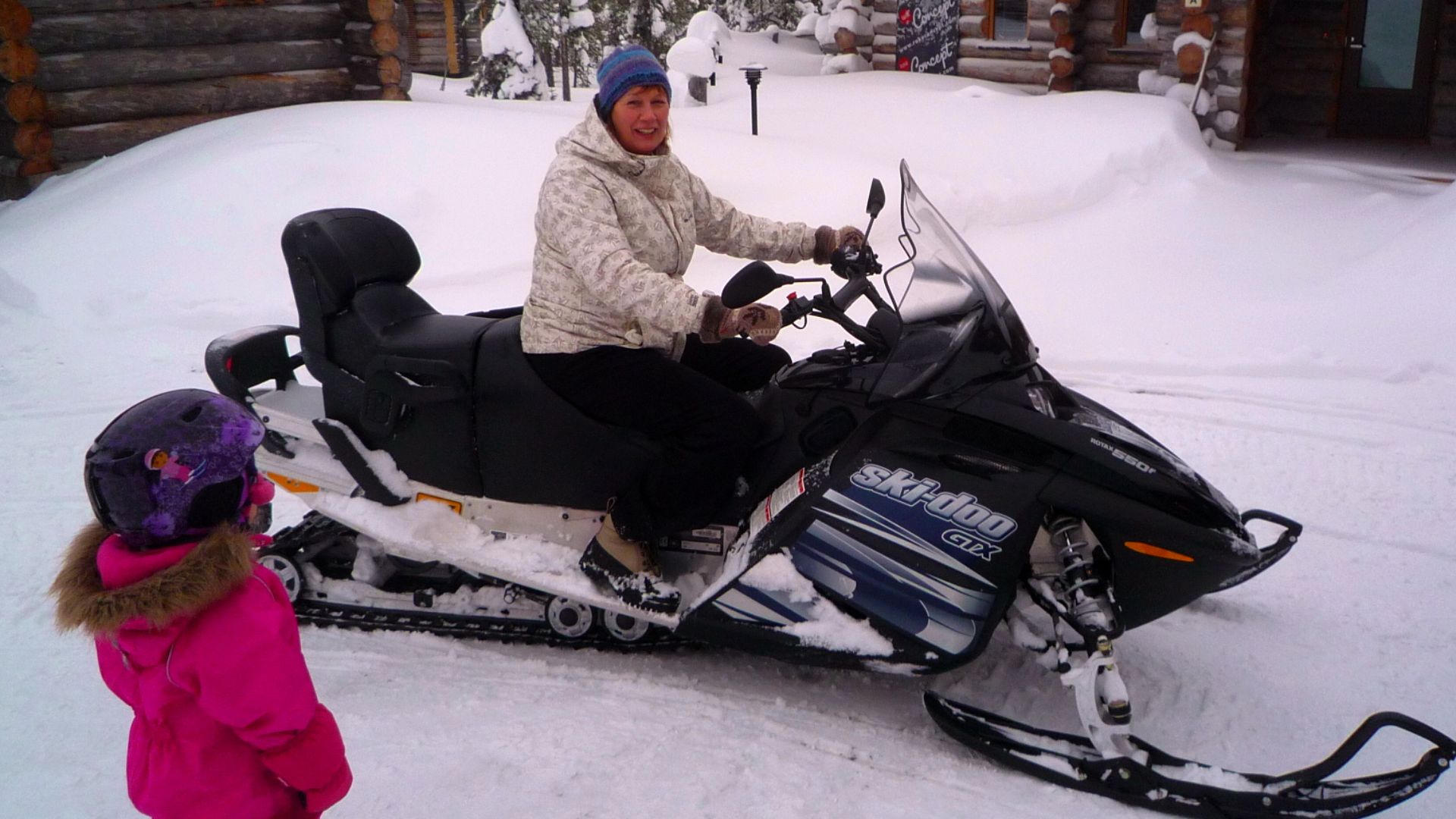 File:Snowmobile (5517381263).jpg