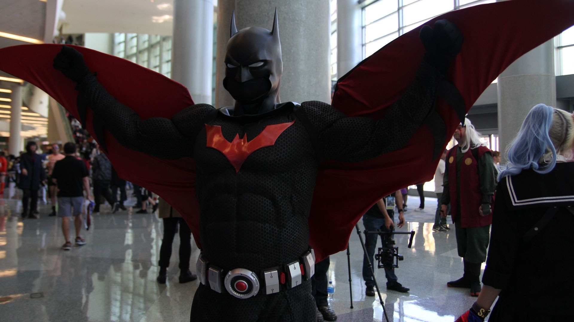File:WonderCon 2019 - Batman Beyond cosplay.jpg