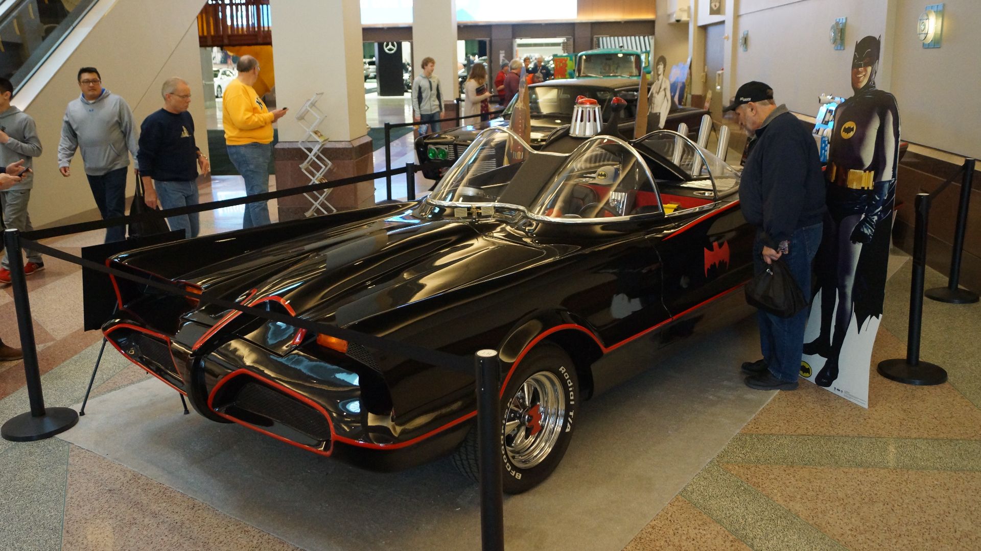 File:Batmobile (Replica) TV Series Car (38941279780).jpg
