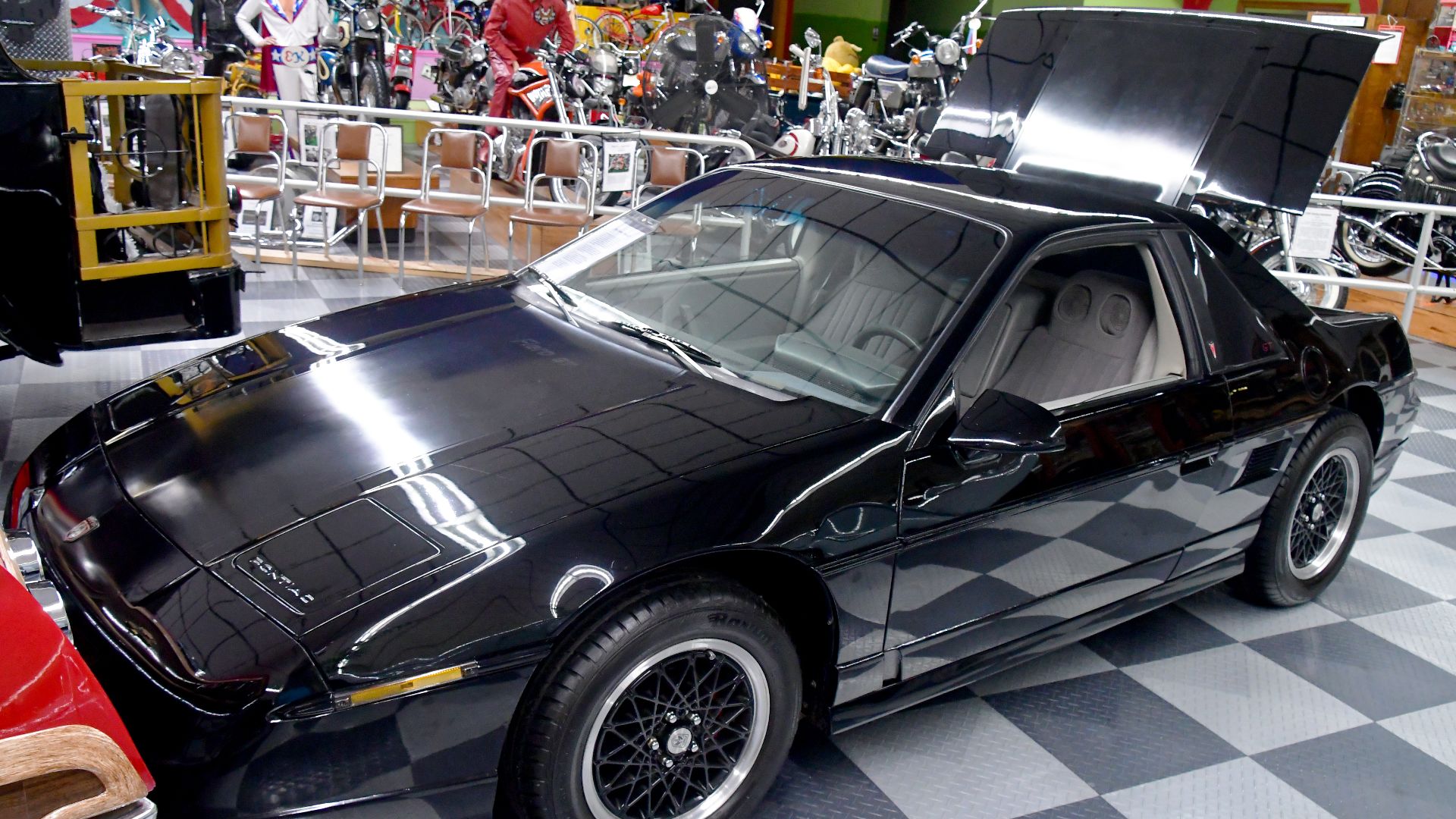 File:1985 Pontiac Fiero GT (51837640617).jpg