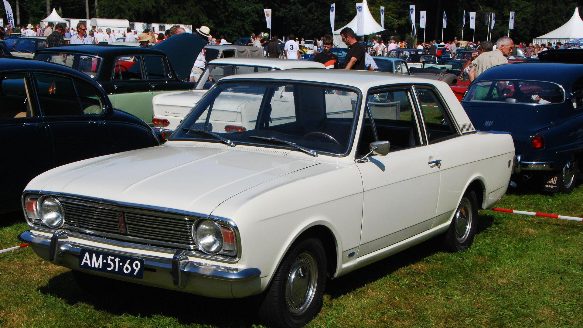 File:Ford cortina 1600 gt.jpg
