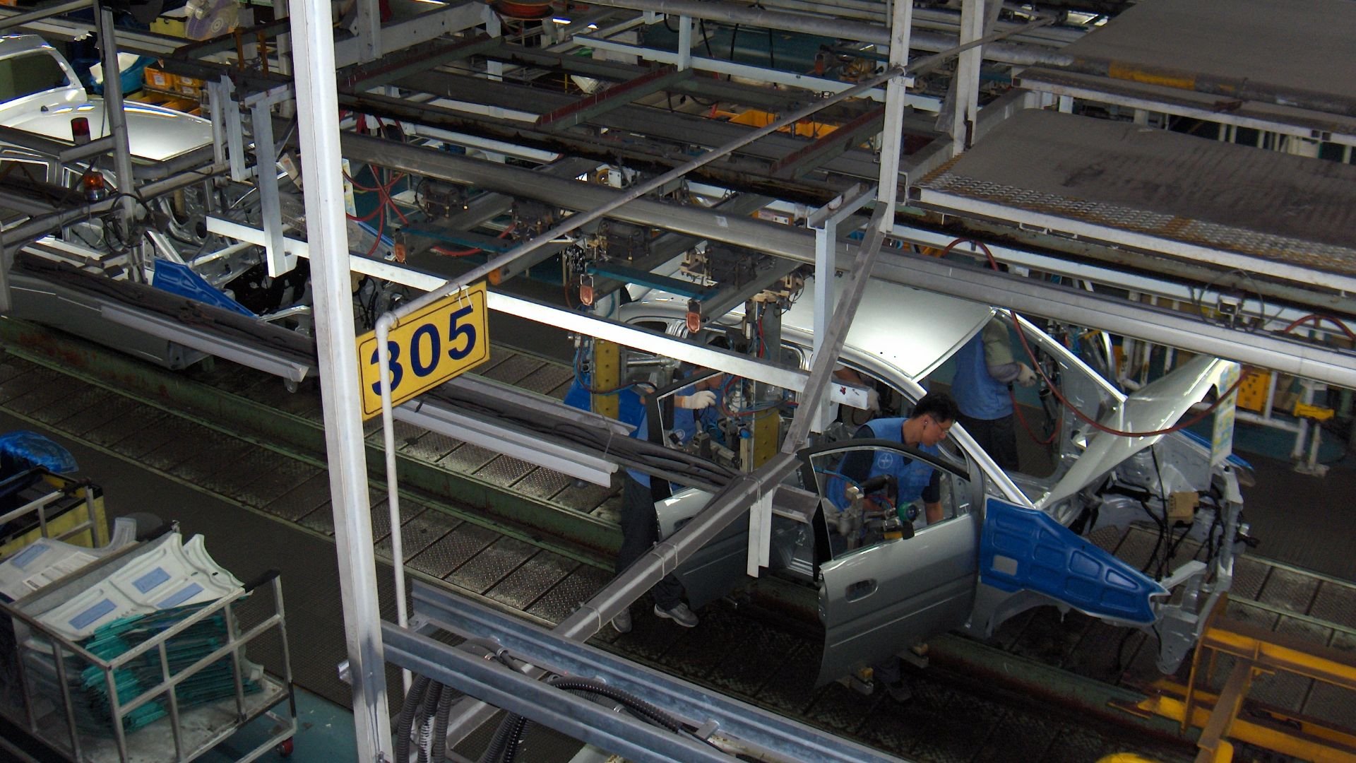 File:Hyundai car assembly line.jpg
