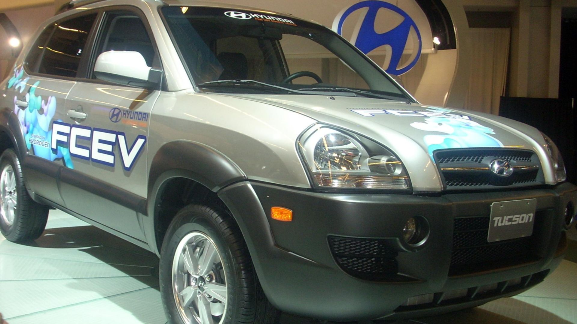 File:'06-'08 Hyundai Tucson FCEV (MIAS).JPG