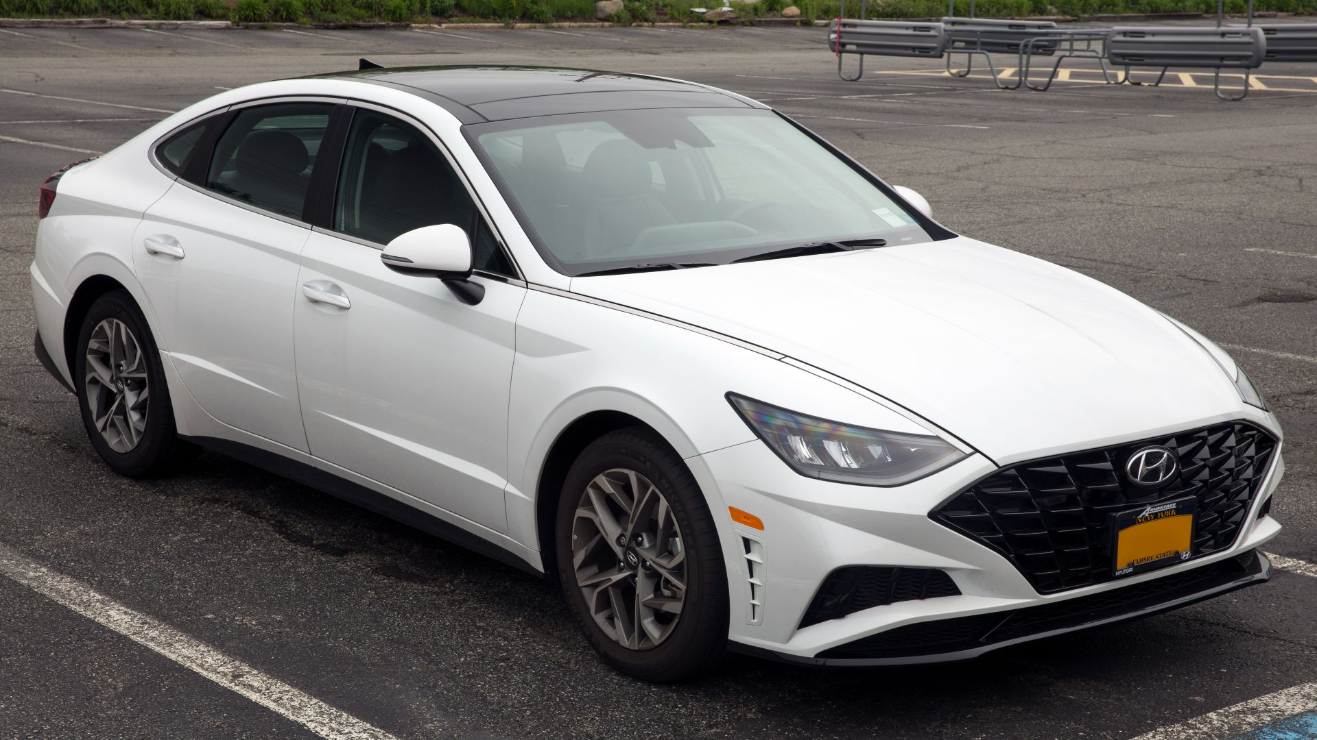File:2020 Hyundai Sonata SEL (Quartz White), front right.jpg