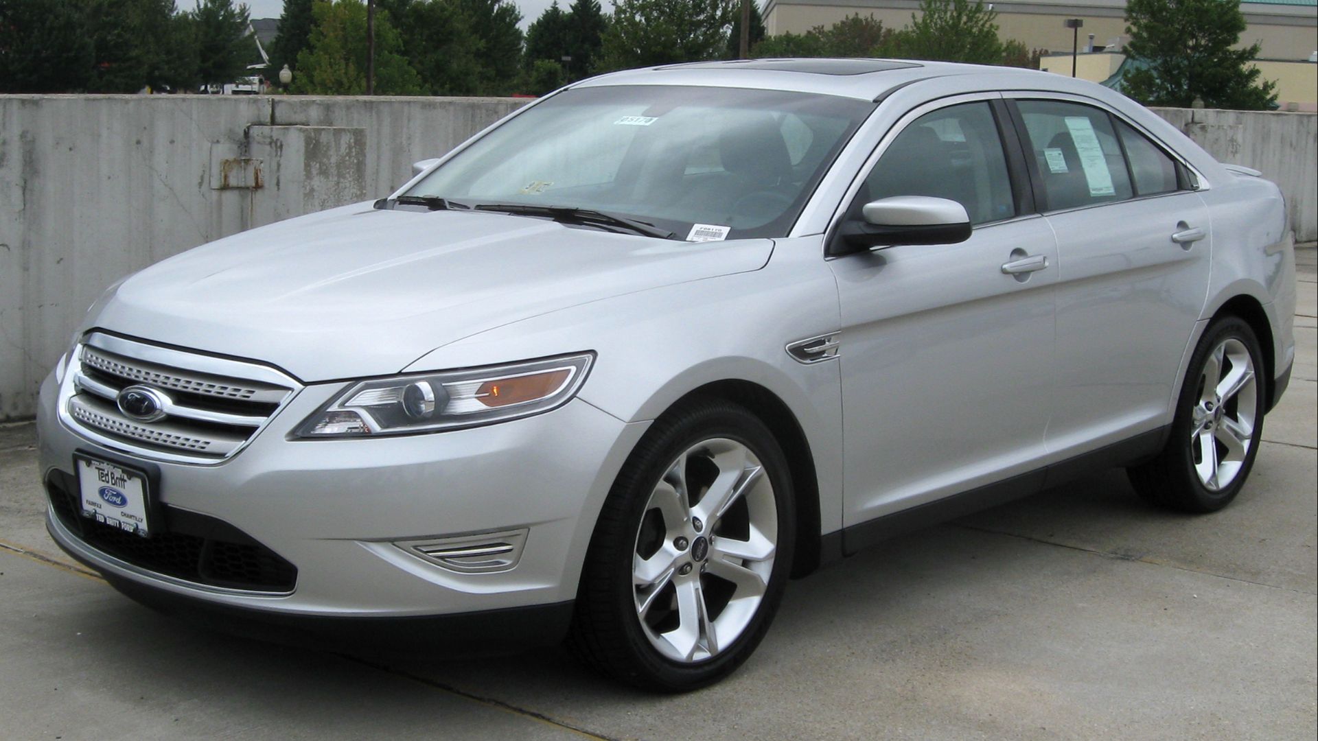 File:2010 Ford Taurus SHO -- 09-07-2009.jpg