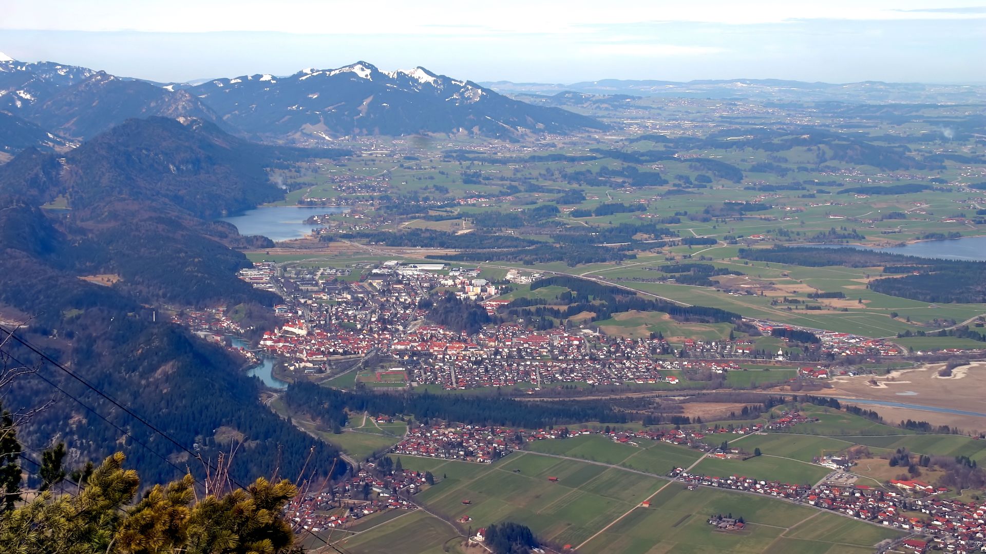 File:Füssen - Blick über den Allgäu vom Tegelberg (3179-81).jpg