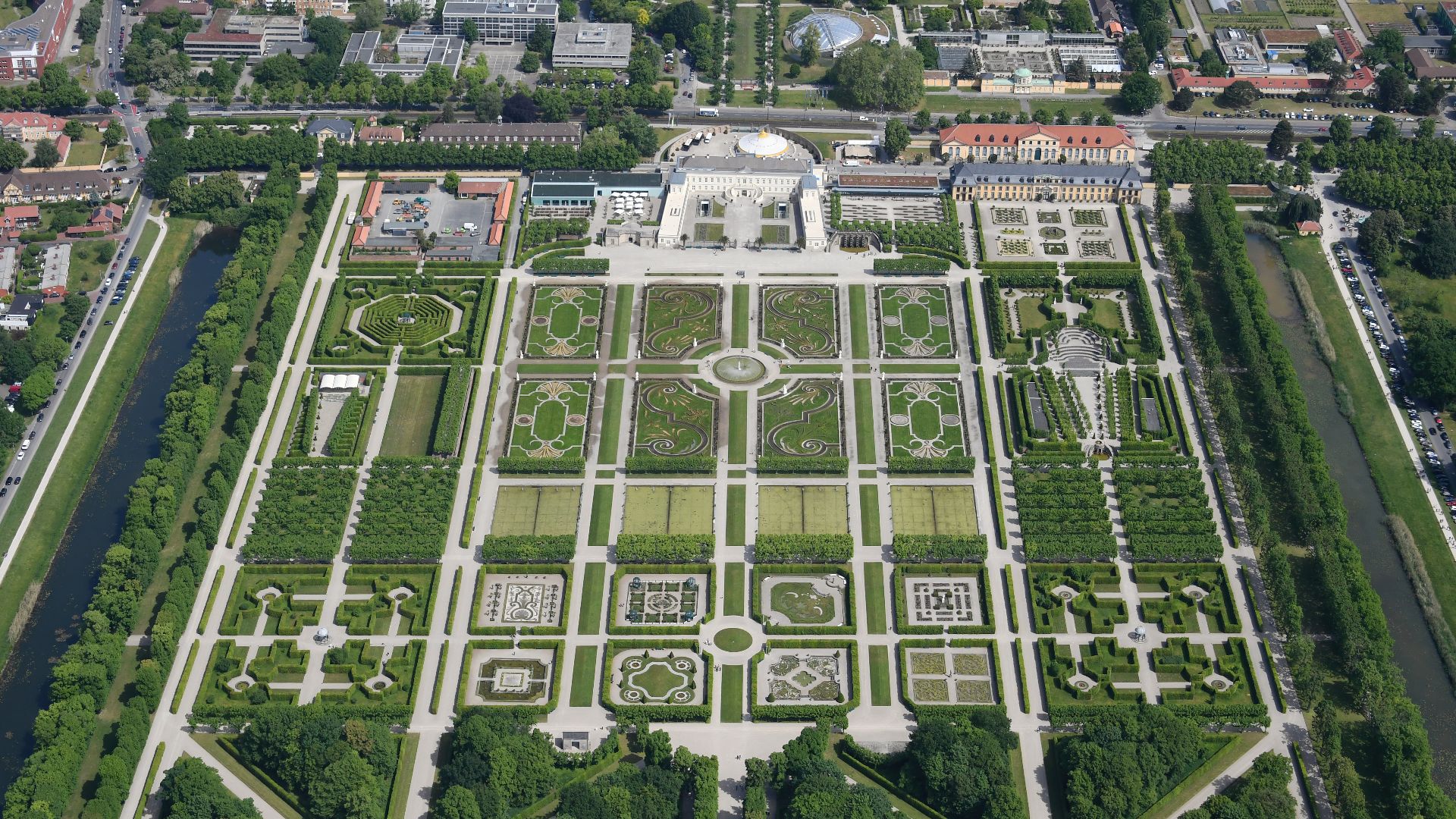 File:Aerial image of the northern part of Großer Garten (view from the south).jpg