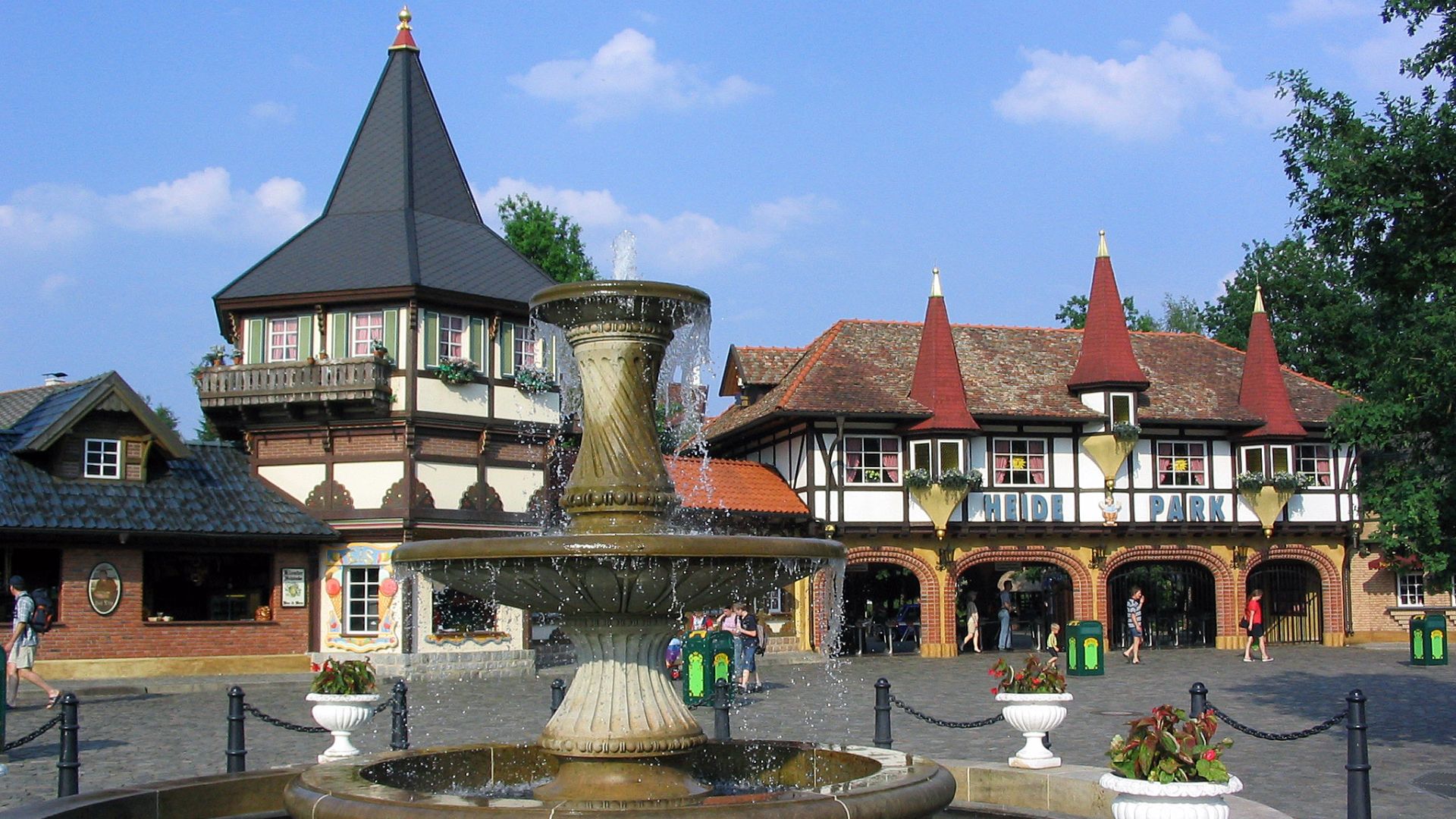 File:Heide Park Eingang.jpg