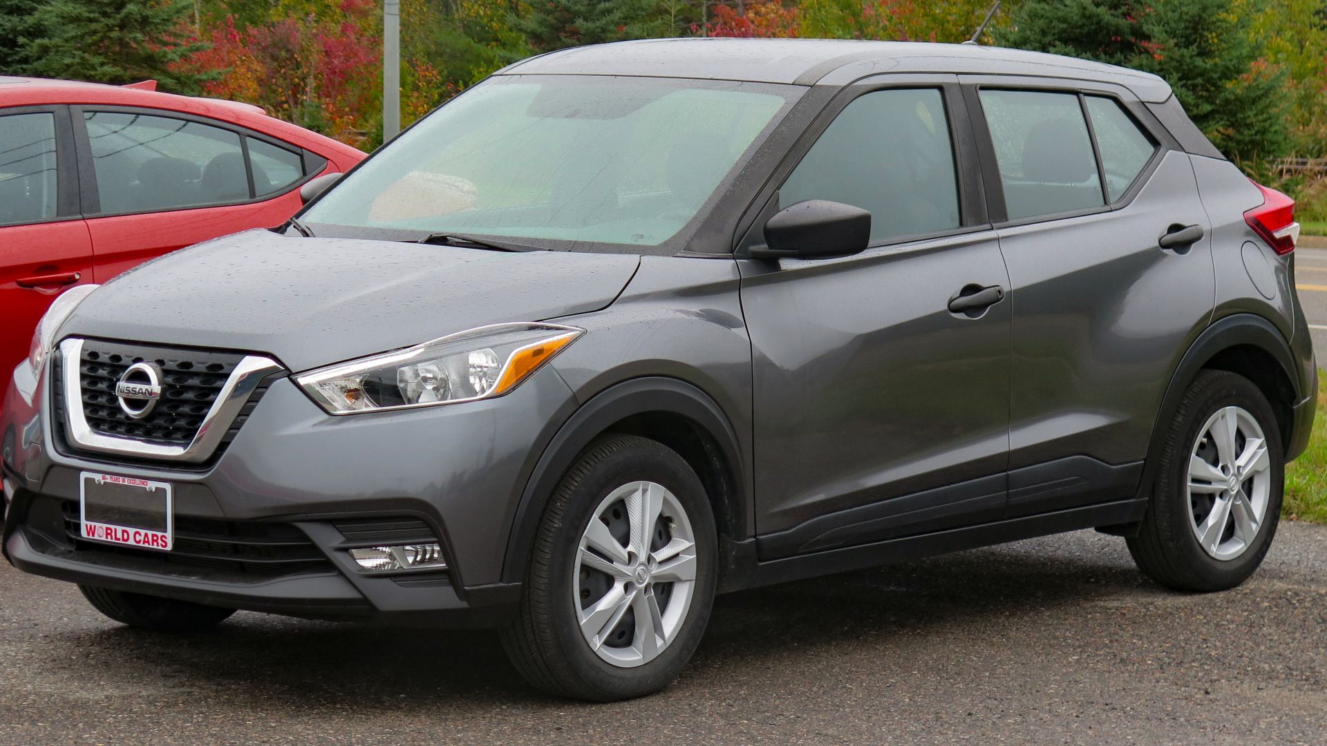 File:2019 Nissan Kicks S in Gun Metallic, Front Left, 10-09-2023.jpg