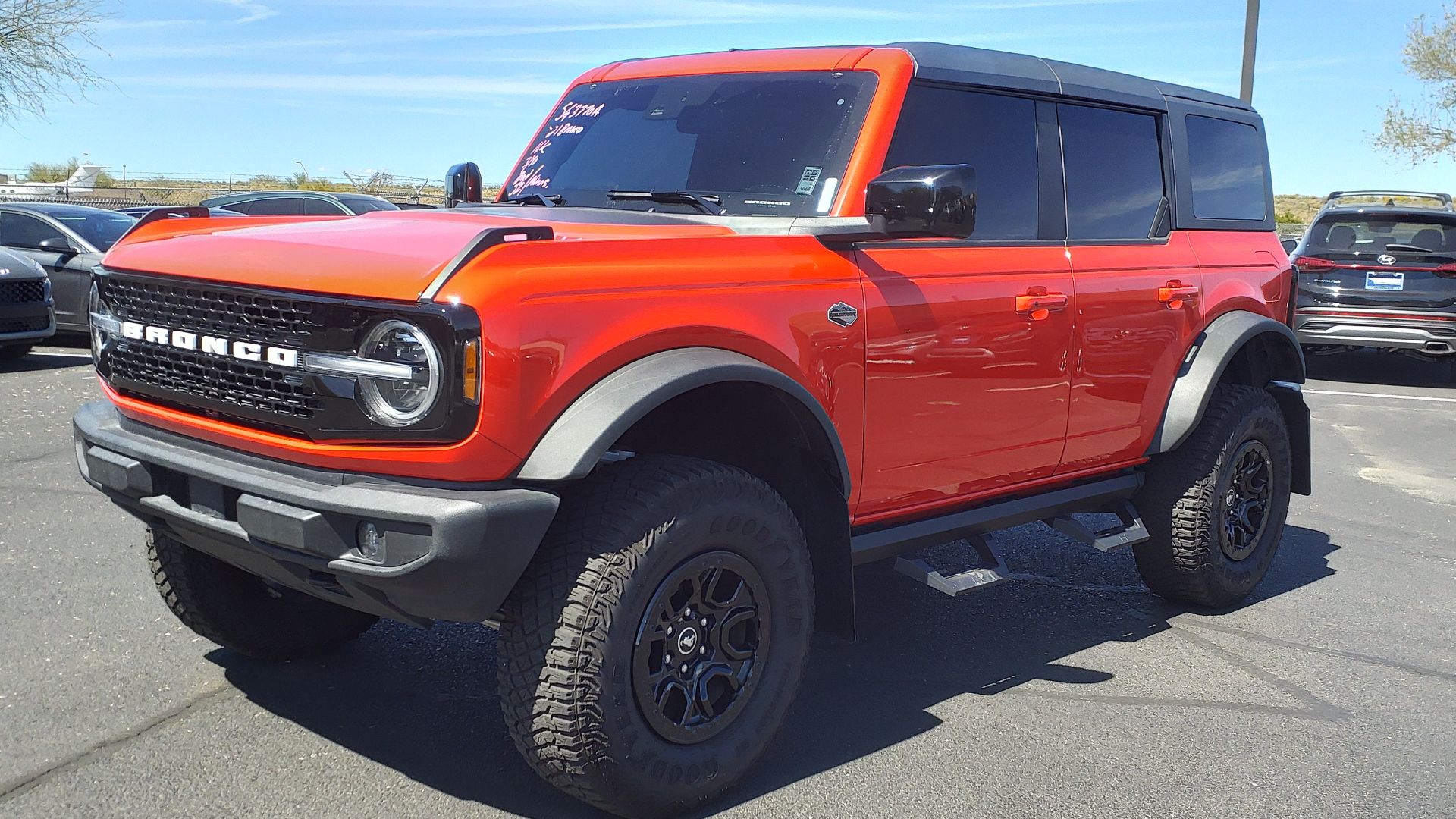 File:21 Ford Bronco Wildtrak.jpg