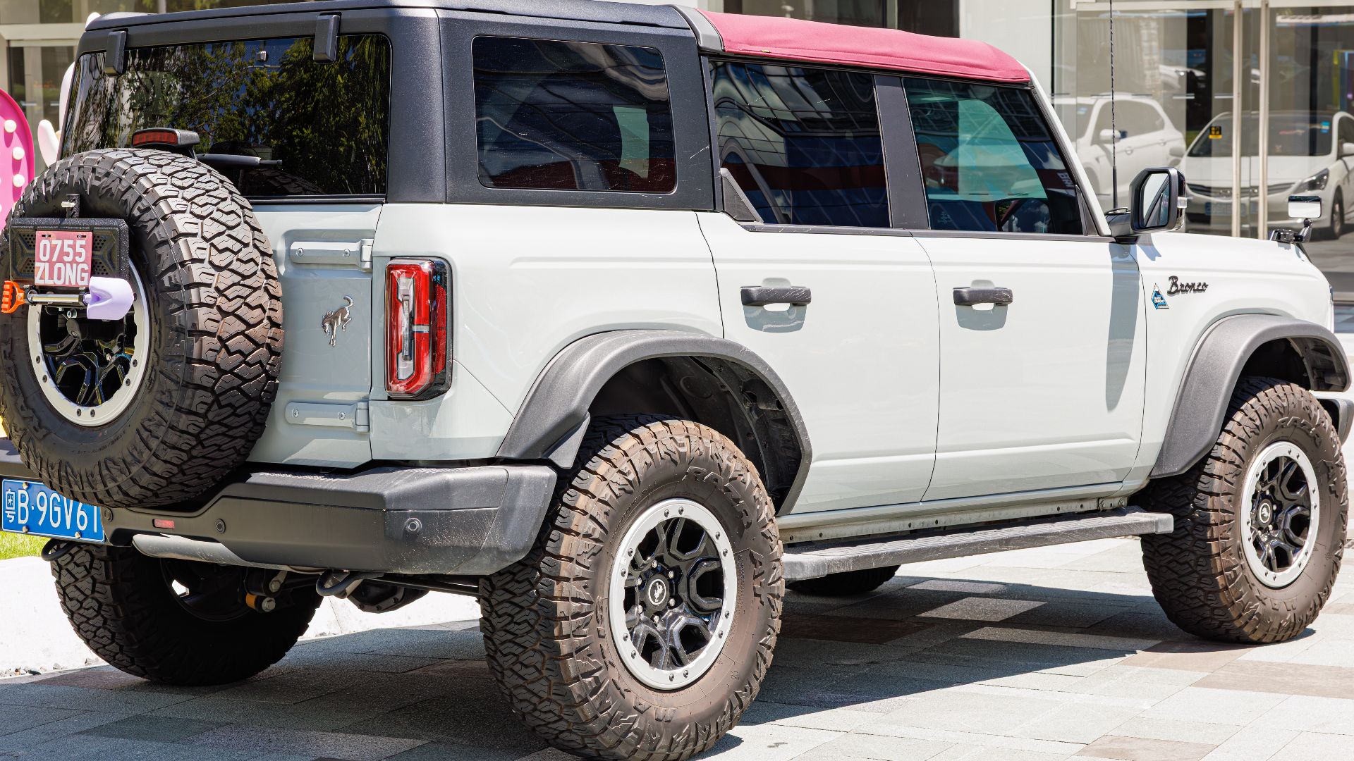 File:FORD BRONCO SIXTH GENERATION China (2).jpg