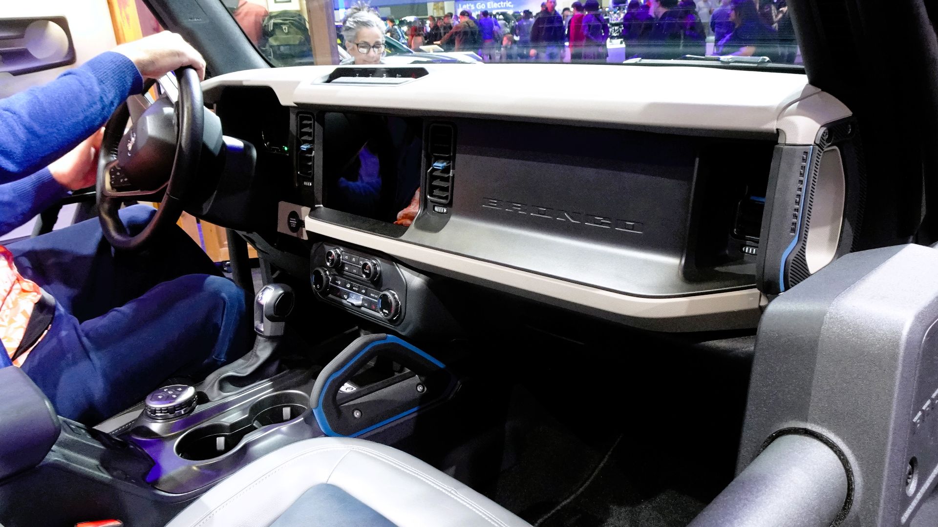 File:Ford Bronco Wildtrack (2024) (53621271871).jpg