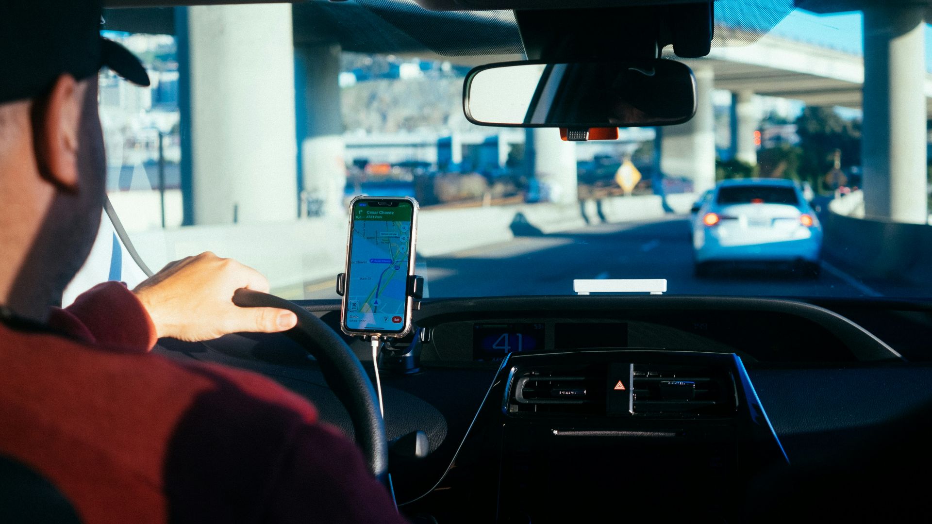 person holding iphone 6 inside car