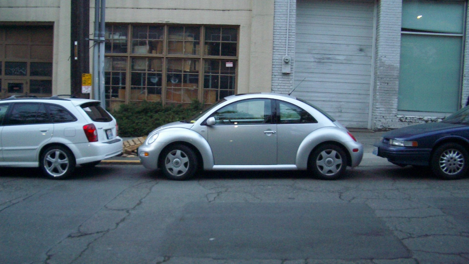 File:Parallel Parking cars.jpg