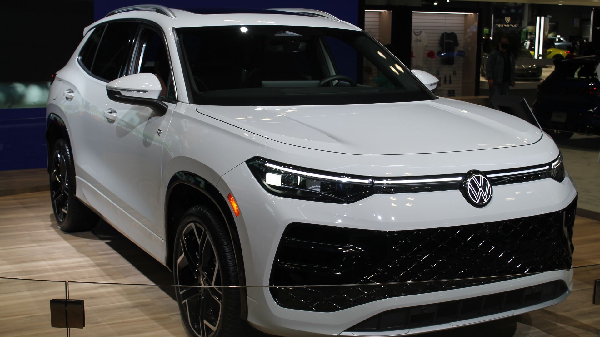 File:2026 Volkswagen Tiguan (Front) at the 2025 NYC Auto Show.png