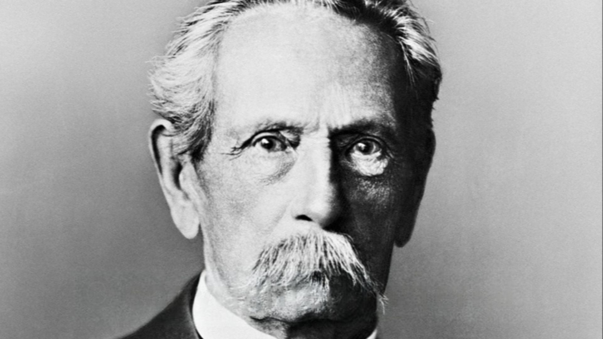 File:Carl Benz circa 1920.jpg