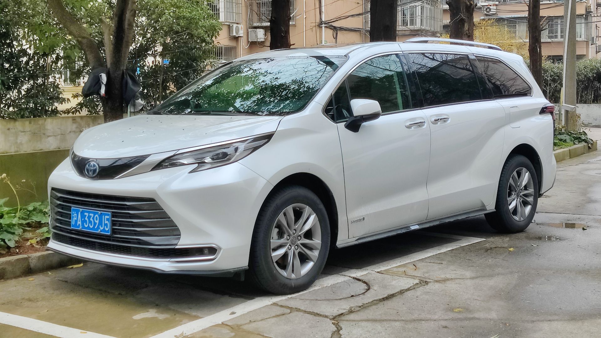 File:Toyota Sienna in Shanghai 20220129a.jpg