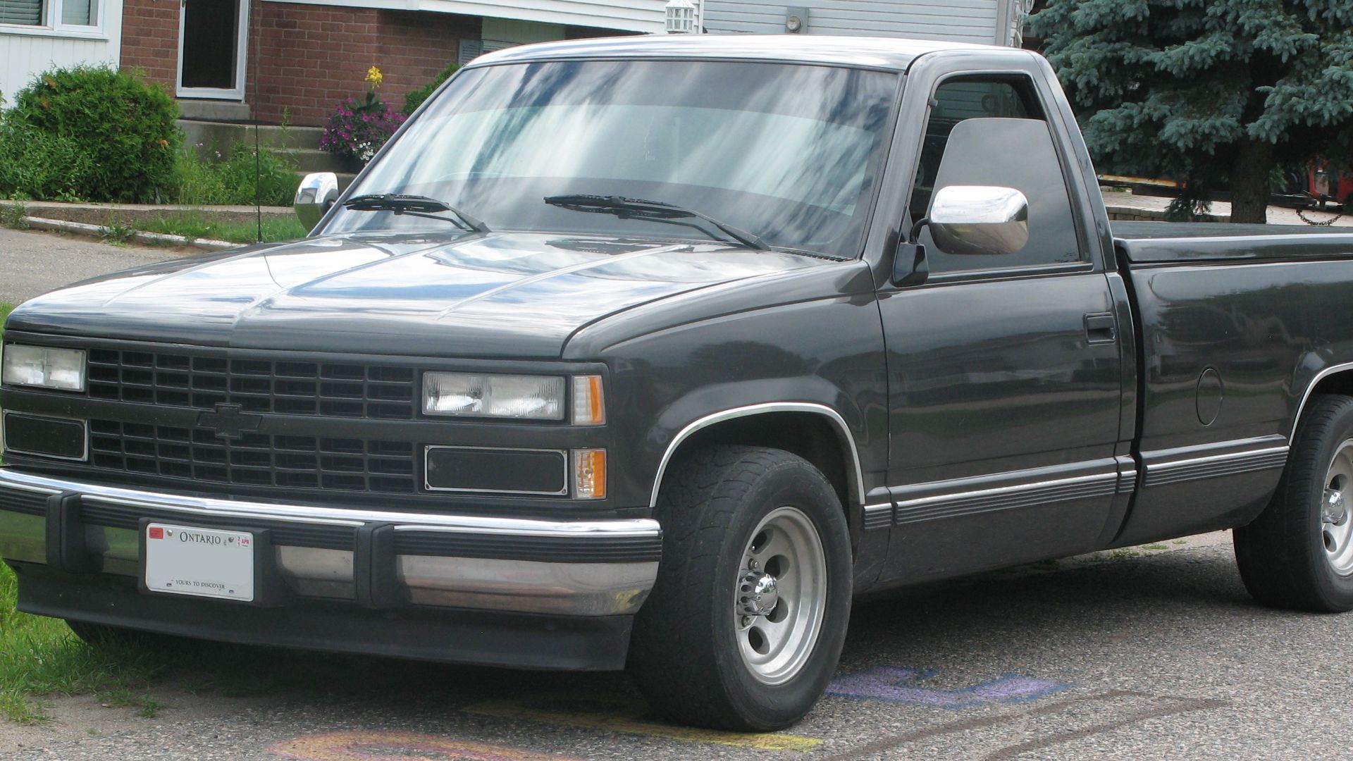 File:1991 Chevrolet C1500, Front Left, 06-27-2021.jpg