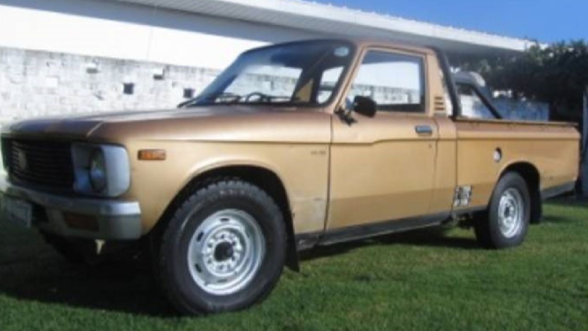 File:Isuzu kb bakkie.jpg