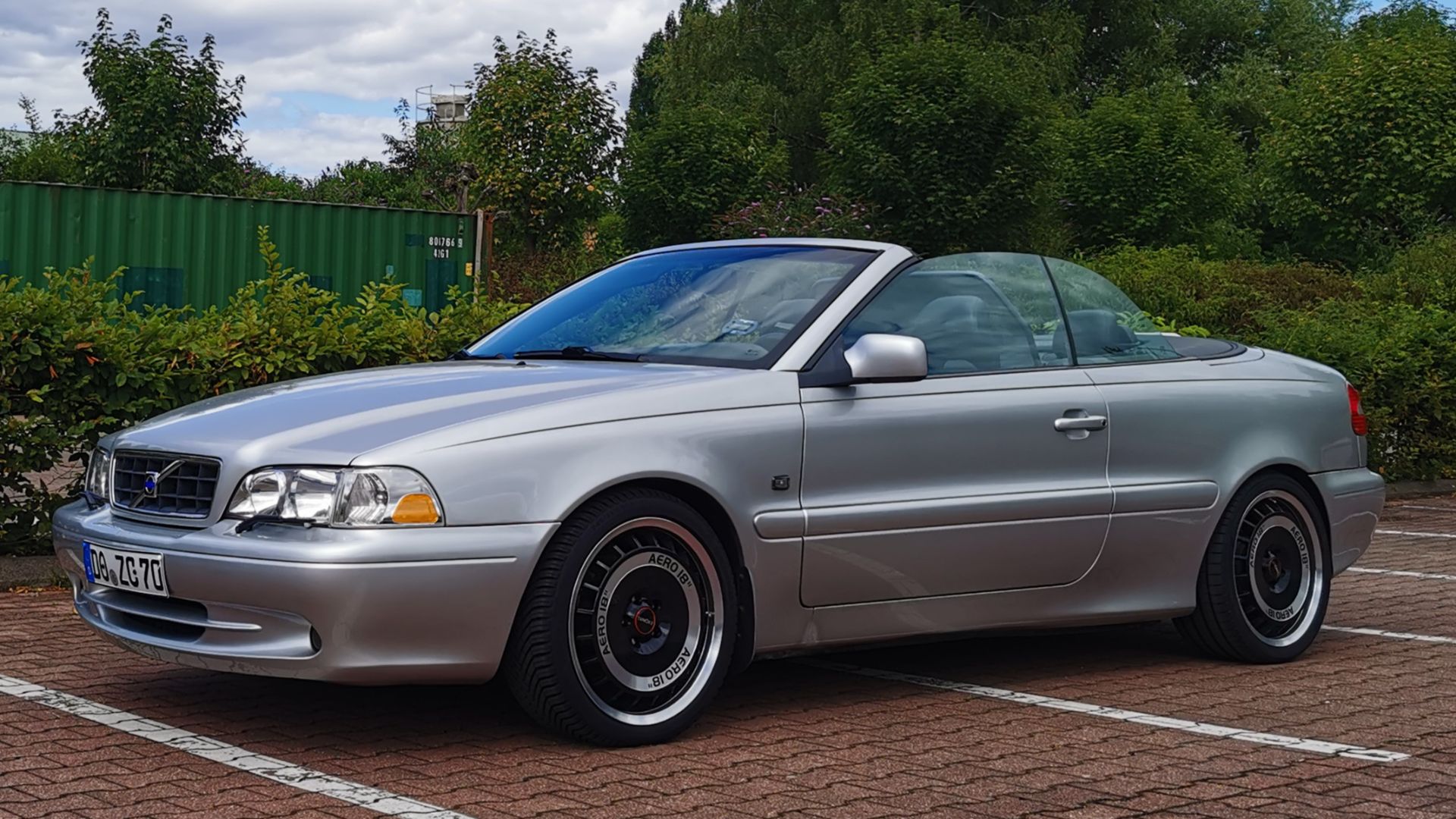 File:Volvo C70 I Cabrio MY2004.jpg