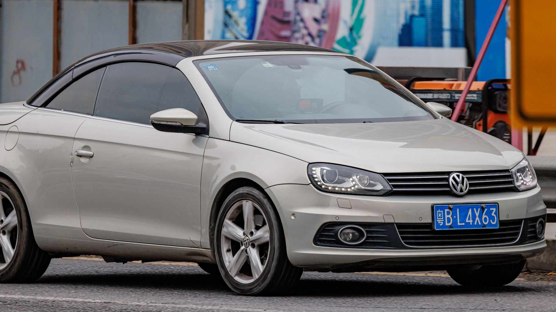 File:VOLKSWAGEN EOS China.jpg