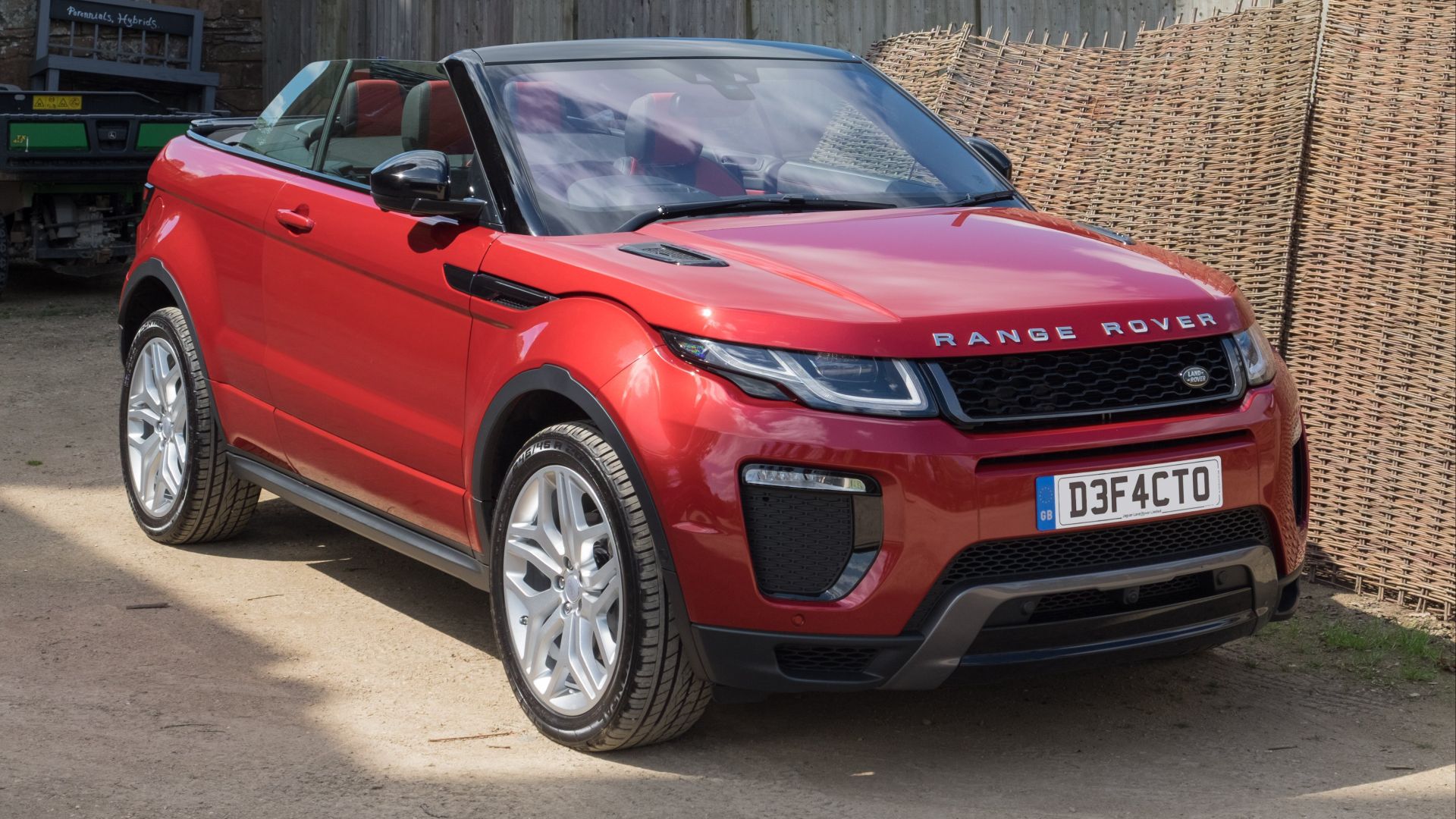 File:Land Rover Range Rover Evoque Convertible 2016 - front three-quarter.jpg