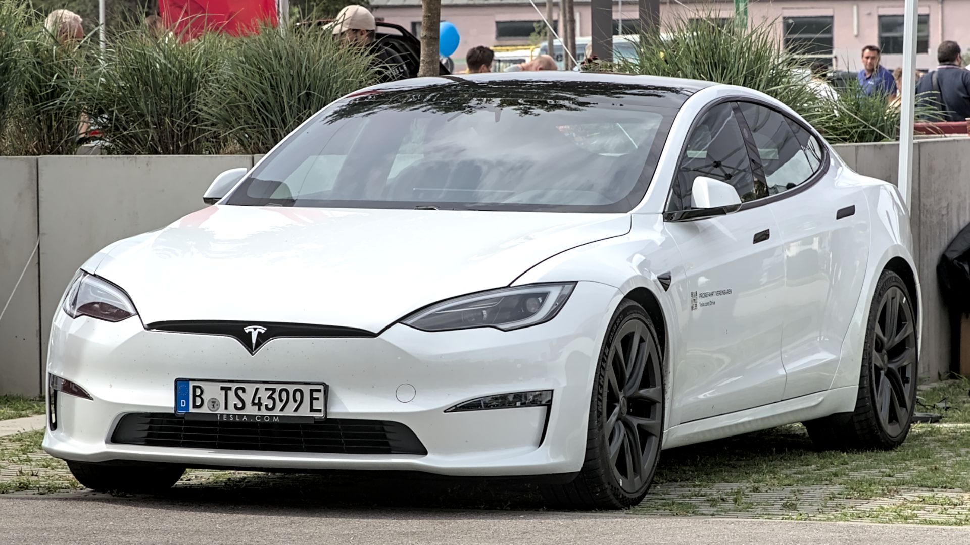 File:Tesla Model S (2023) Motorworld Munich 1X7A0025.jpg