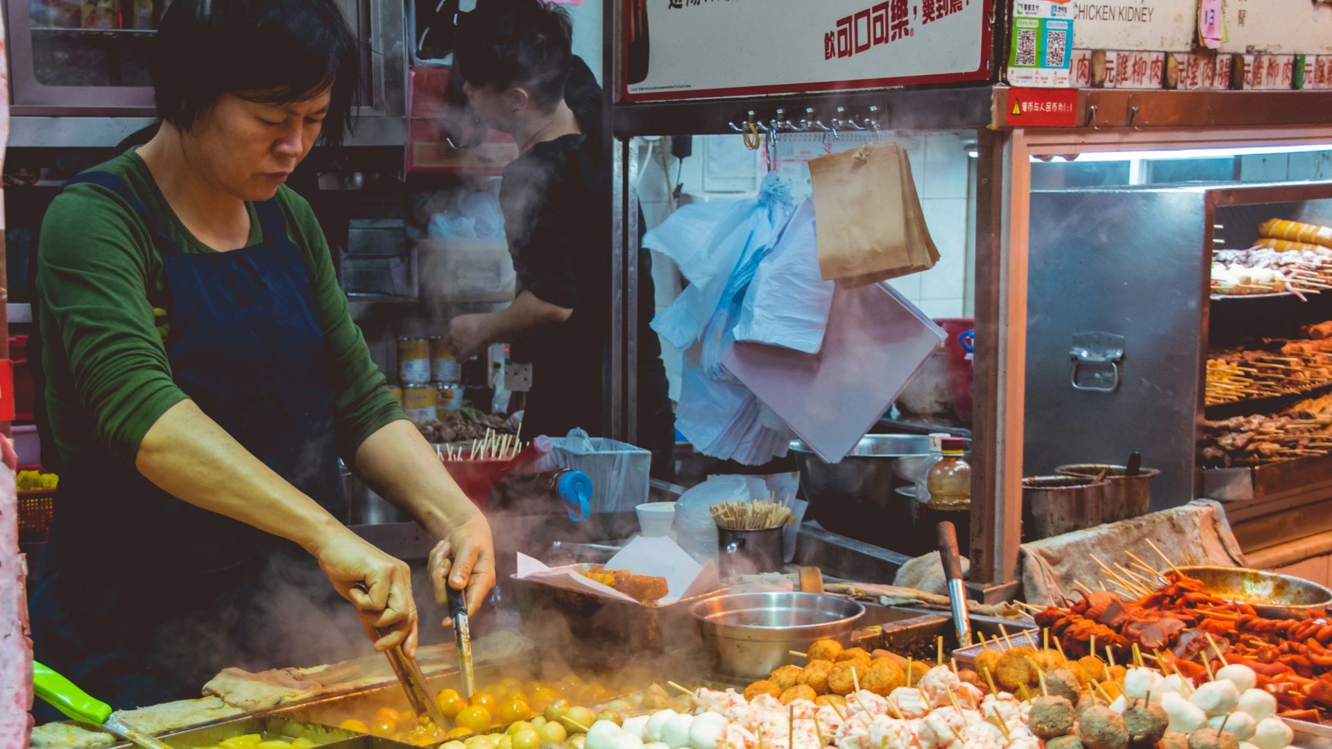 woman cooking street foods