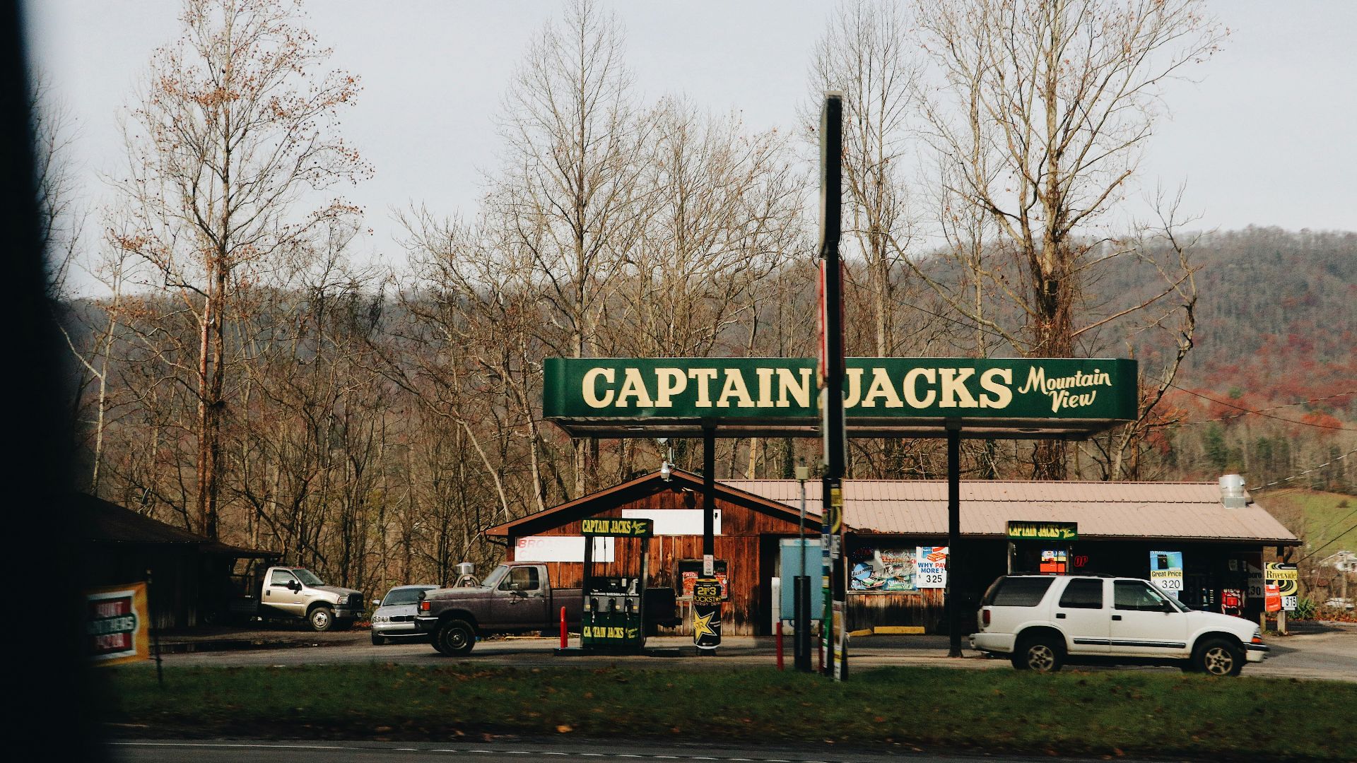 Captain Jacks signage