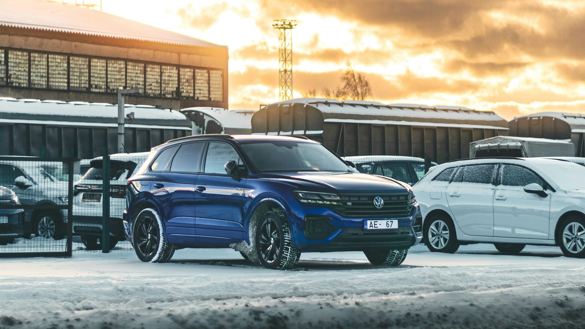 a group of cars parked in front of a building