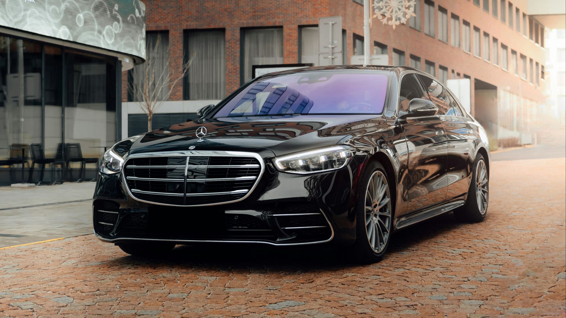 black bmw m 3 parked on street during daytime