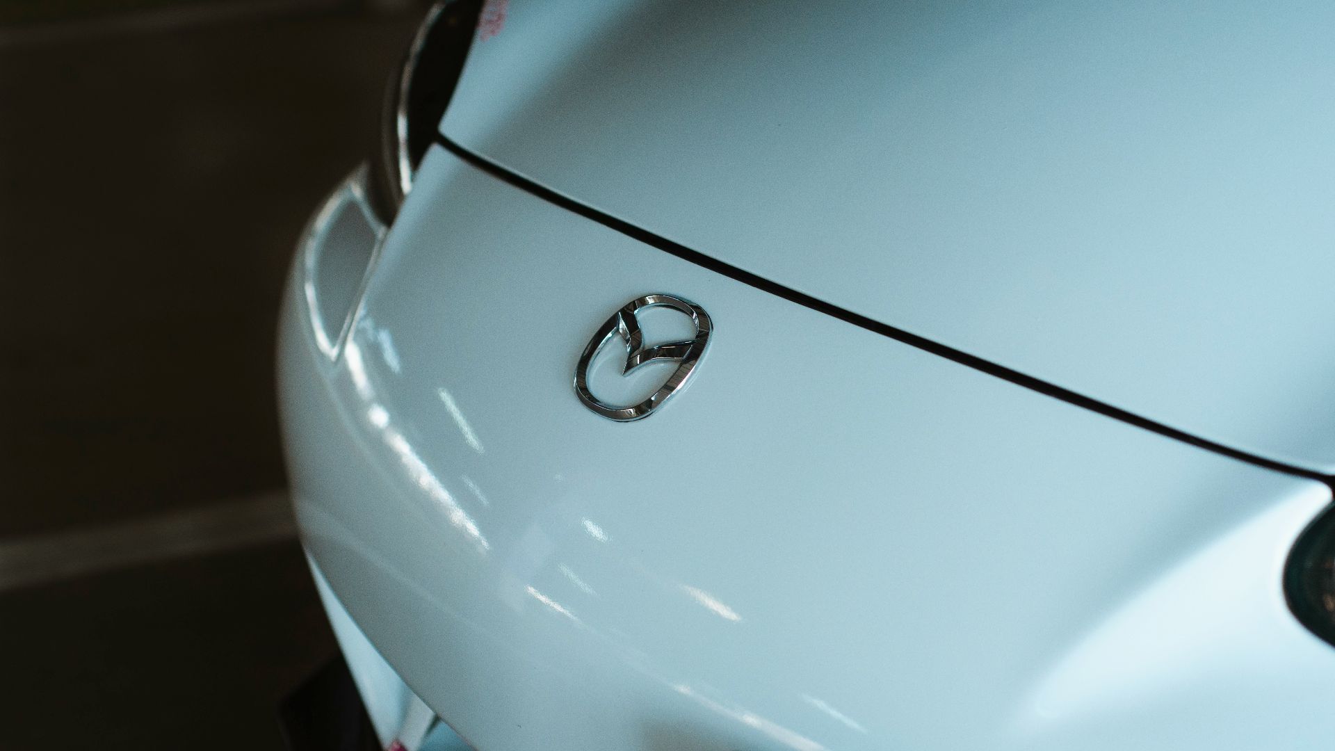 a close up of the emblem on a car