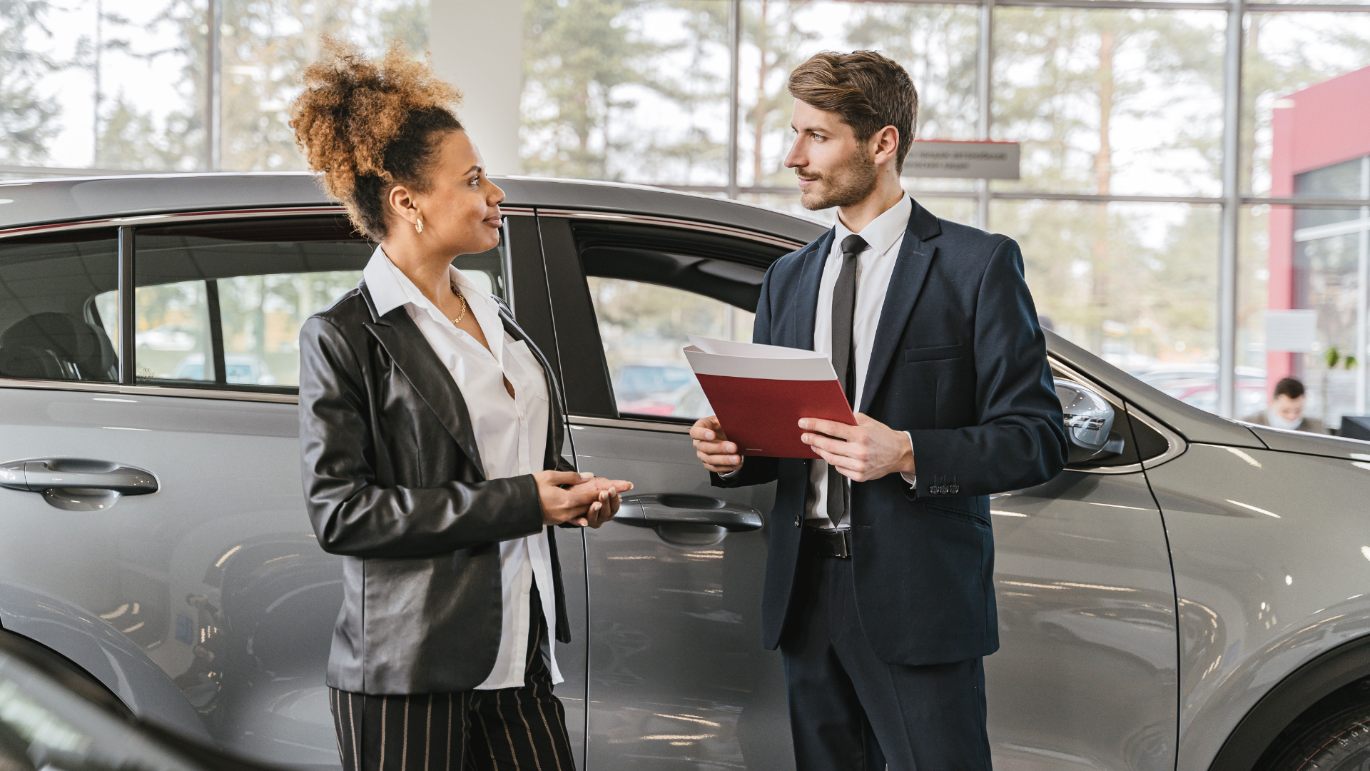 car-salemen-talking-thumb-rss.png
